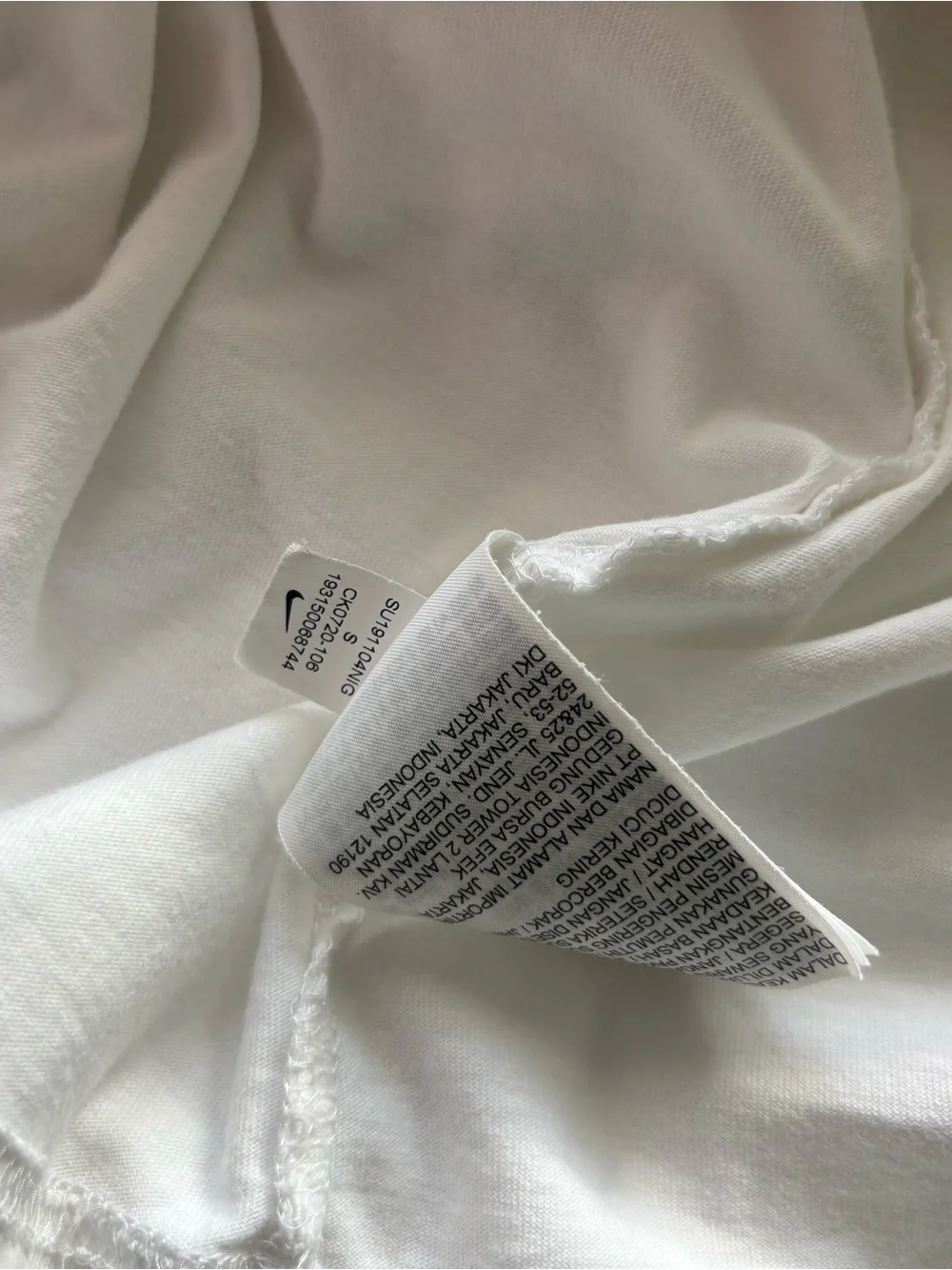 NIKE KOREA sz S White Tshirt Short Sleeve Swoosh